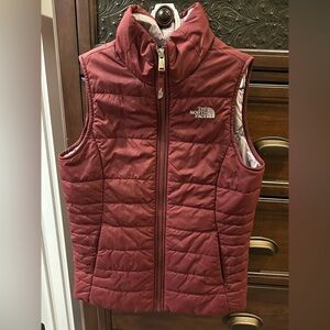The Northface Puffer Vest. Maroon. Girls L